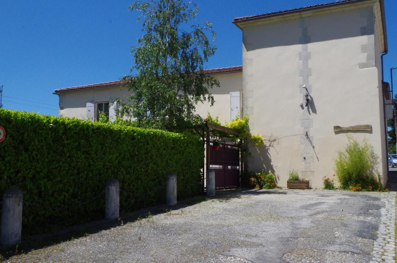 Maison D'Hotes Le Cadran Solaire Courcelles  エクステリア 写真