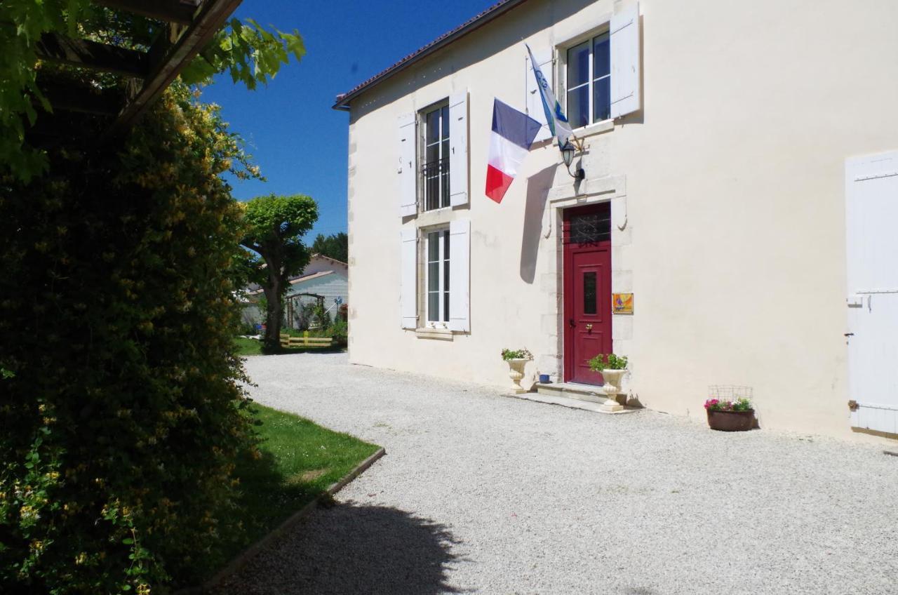 Maison D'Hotes Le Cadran Solaire Courcelles  エクステリア 写真