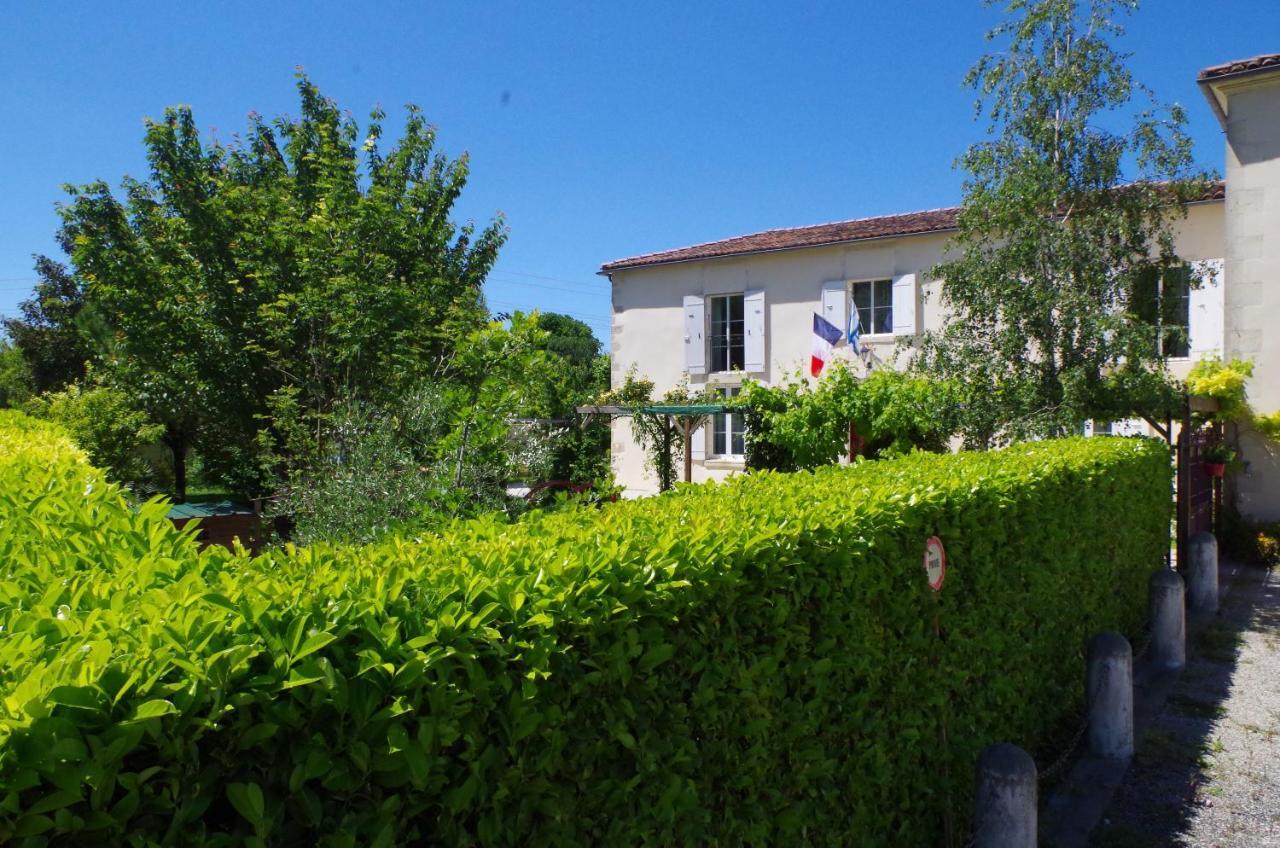 Maison D'Hotes Le Cadran Solaire Courcelles  エクステリア 写真