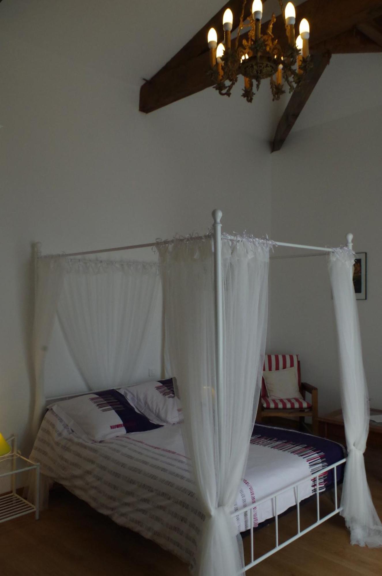 Maison D'Hotes Le Cadran Solaire Courcelles  エクステリア 写真