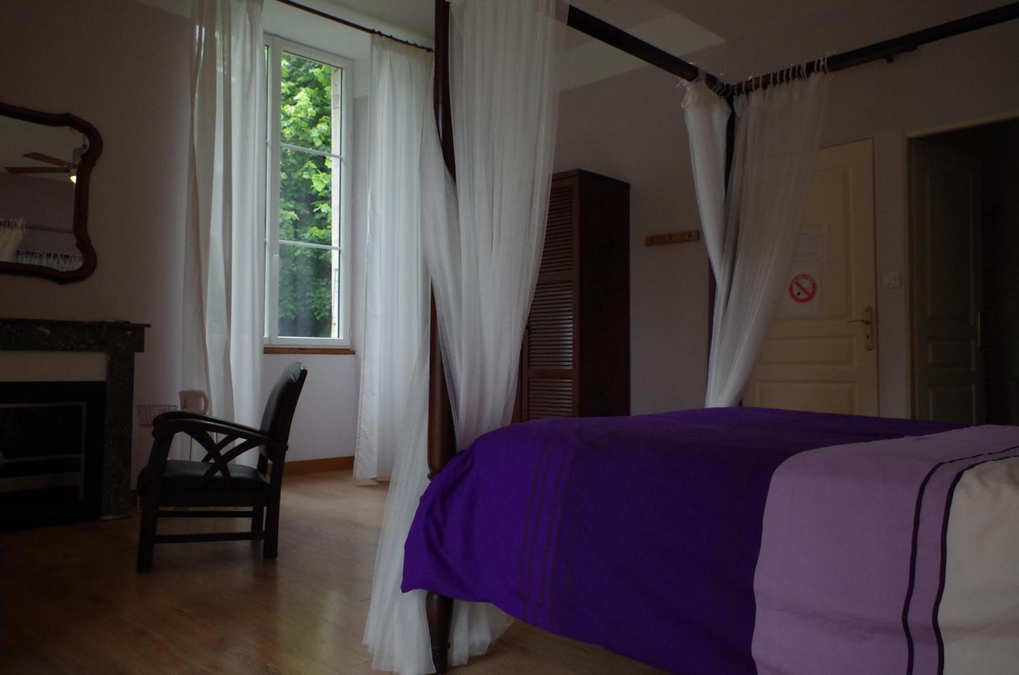 Maison D'Hotes Le Cadran Solaire Courcelles  エクステリア 写真