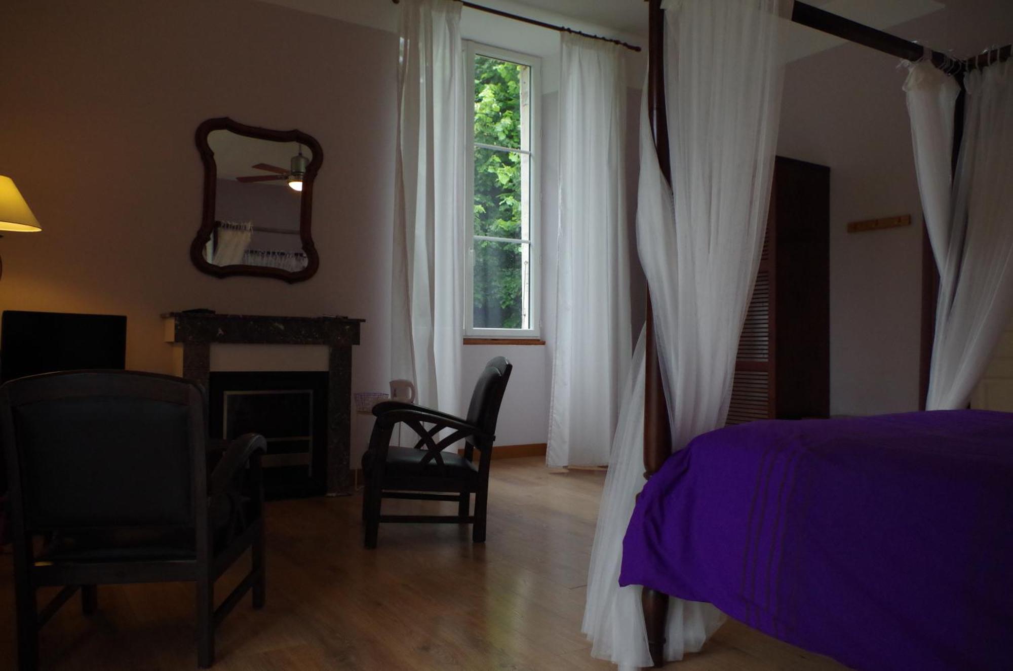 Maison D'Hotes Le Cadran Solaire Courcelles  エクステリア 写真