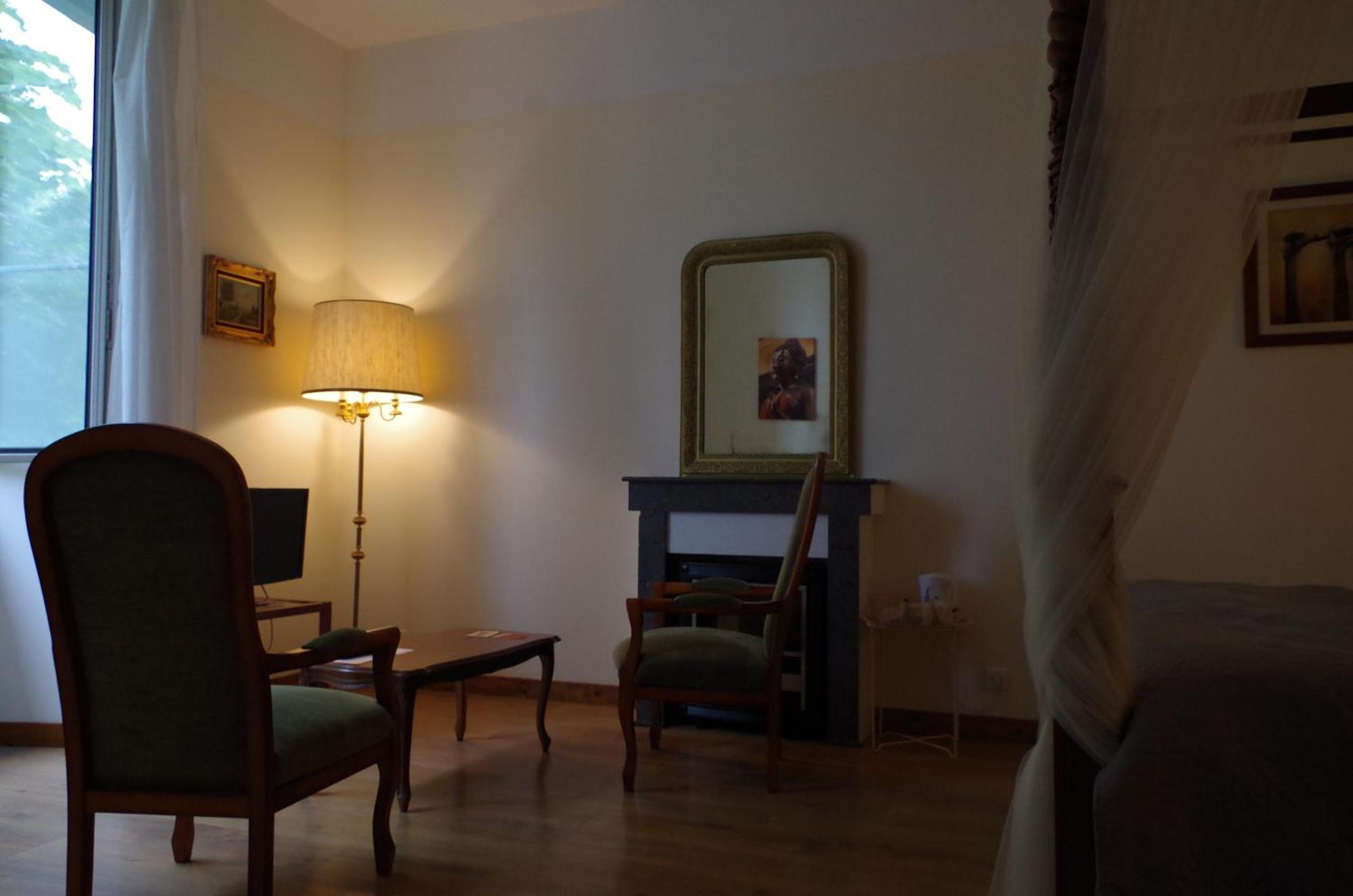 Maison D'Hotes Le Cadran Solaire Courcelles  エクステリア 写真
