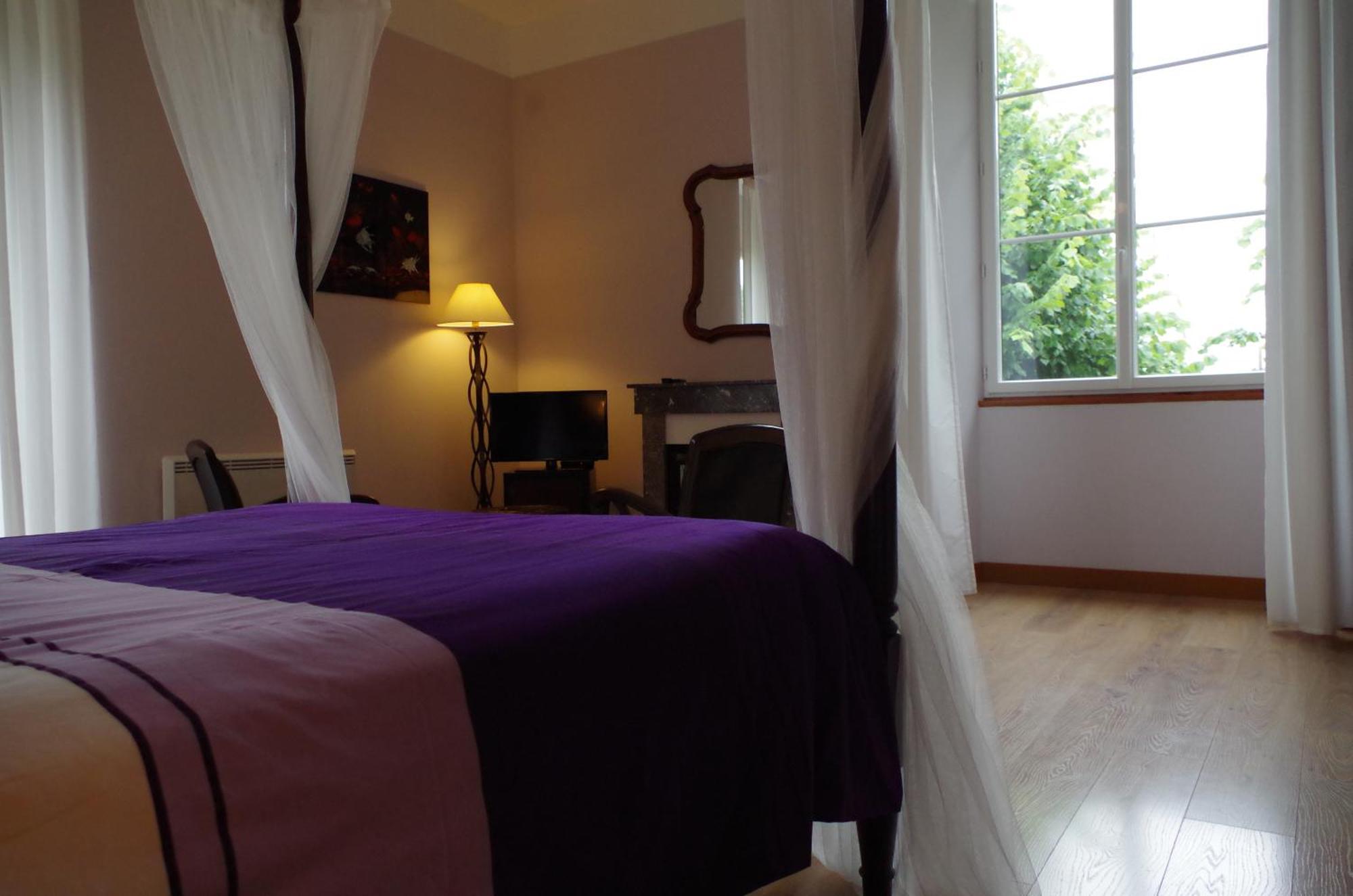 Maison D'Hotes Le Cadran Solaire Courcelles  エクステリア 写真