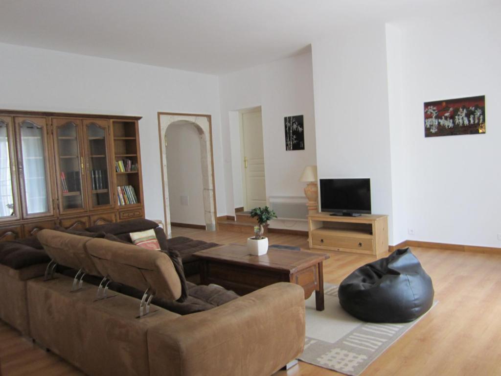 Maison D'Hotes Le Cadran Solaire Courcelles  エクステリア 写真