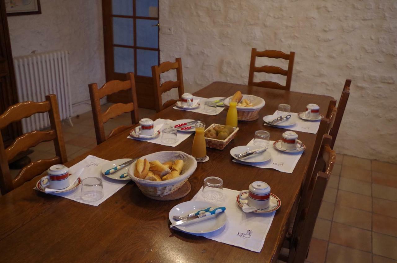 Maison D'Hotes Le Cadran Solaire Courcelles  エクステリア 写真