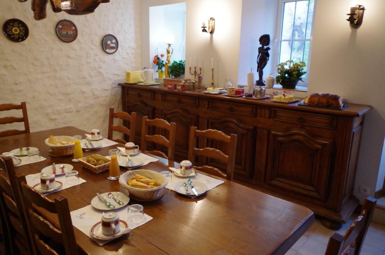 Maison D'Hotes Le Cadran Solaire Courcelles  エクステリア 写真